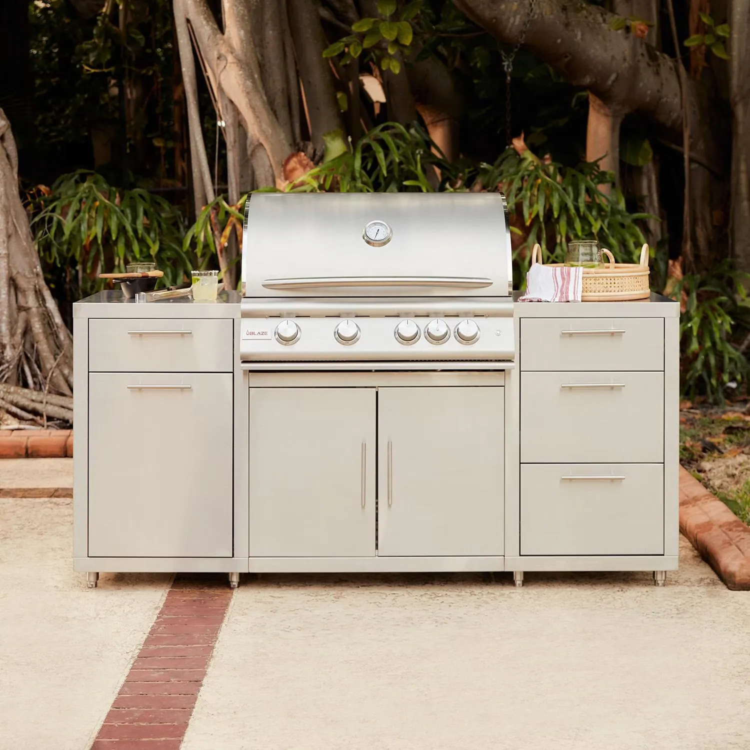 Blaze 6 ft BBQ Island with Premium 32-Inch LTE Series Natural Gas Grill in Stainless Steel (BLZ-SS-ISLAND-4LTE2-NG)